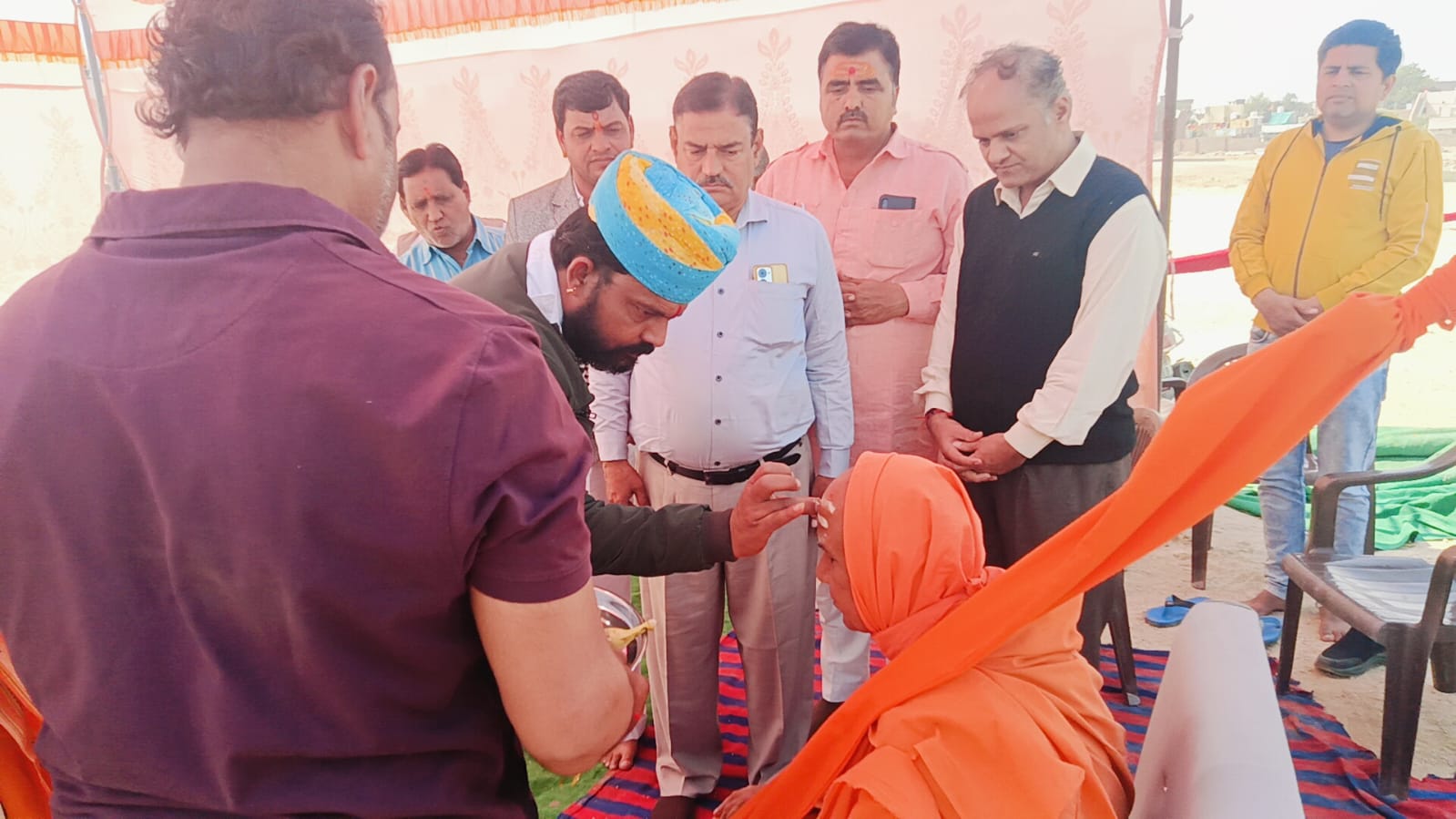 हमारे बारे में